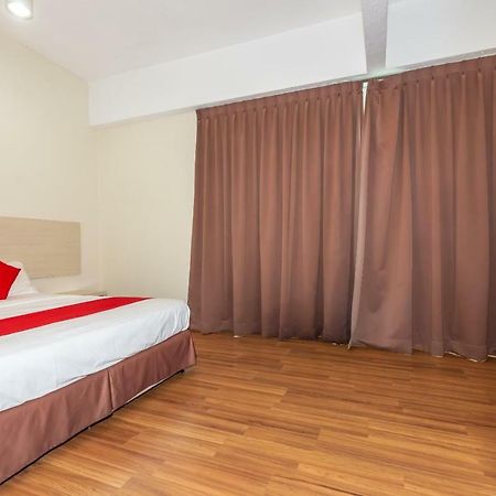 Hotel Oyo 1158 906 Airport Melaka Zewnętrze zdjęcie